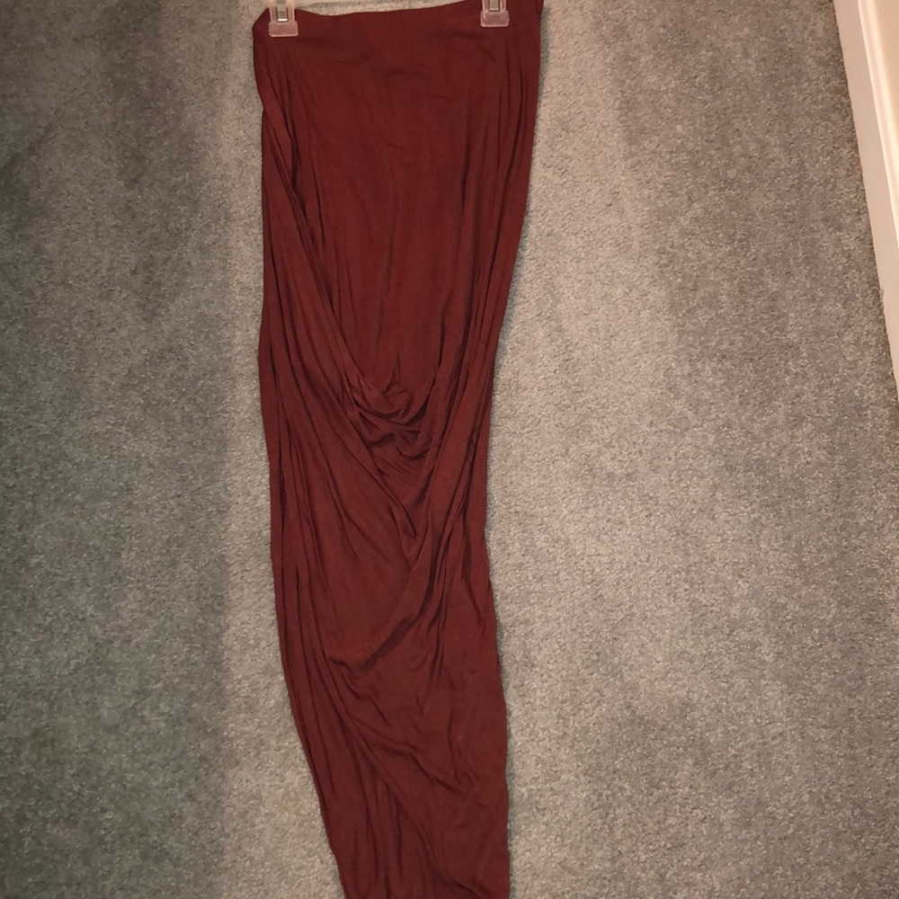 Kendall & Kylie tight skirt with open slit on side